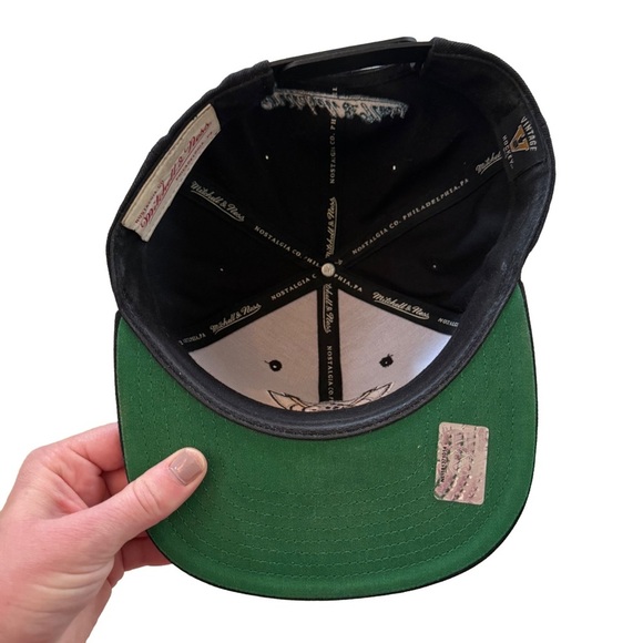 MITCHELL & NESS / ANAHEIM DUCKS BLACK 20TH ANNIVERSARY FLAT RIM SNAPBACK HAT - Picture 5 of 8